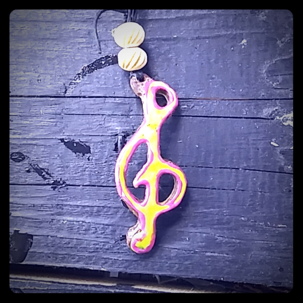 Coconut Treble cliff necklace